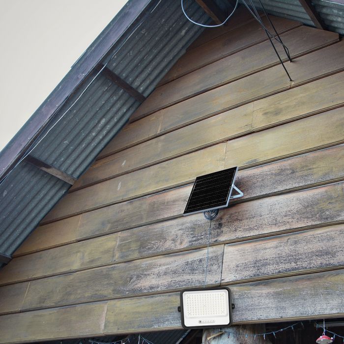 300W LED Solar Floodlight with Battery Indicator 7CCT IP65